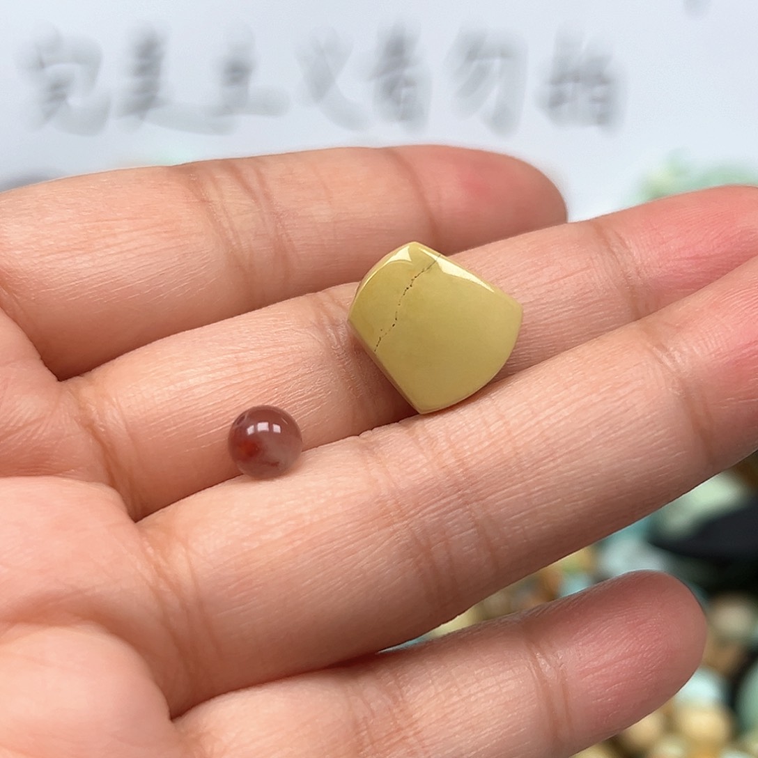 南红玛瑙未镶嵌珠宝奇石