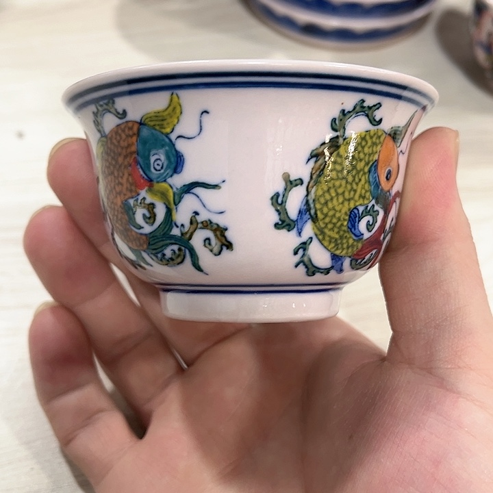 瓷片///景德镇陶瓷杯子。红。