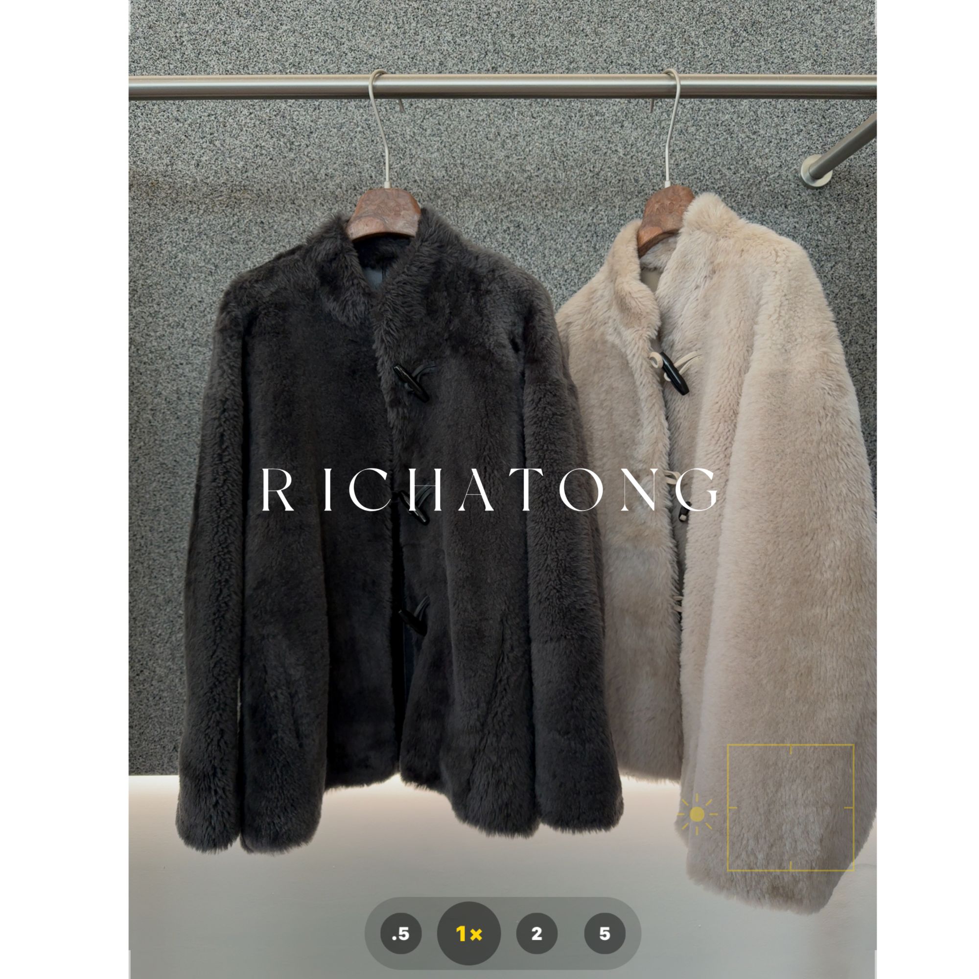atong-【角扣Lacon】-2025西班牙拉贡皮毛一体牛角扣外套0914-05