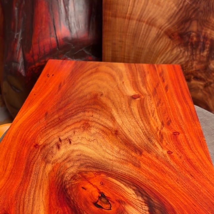 汉***哥大叶紫檀（黑酸枝木类）