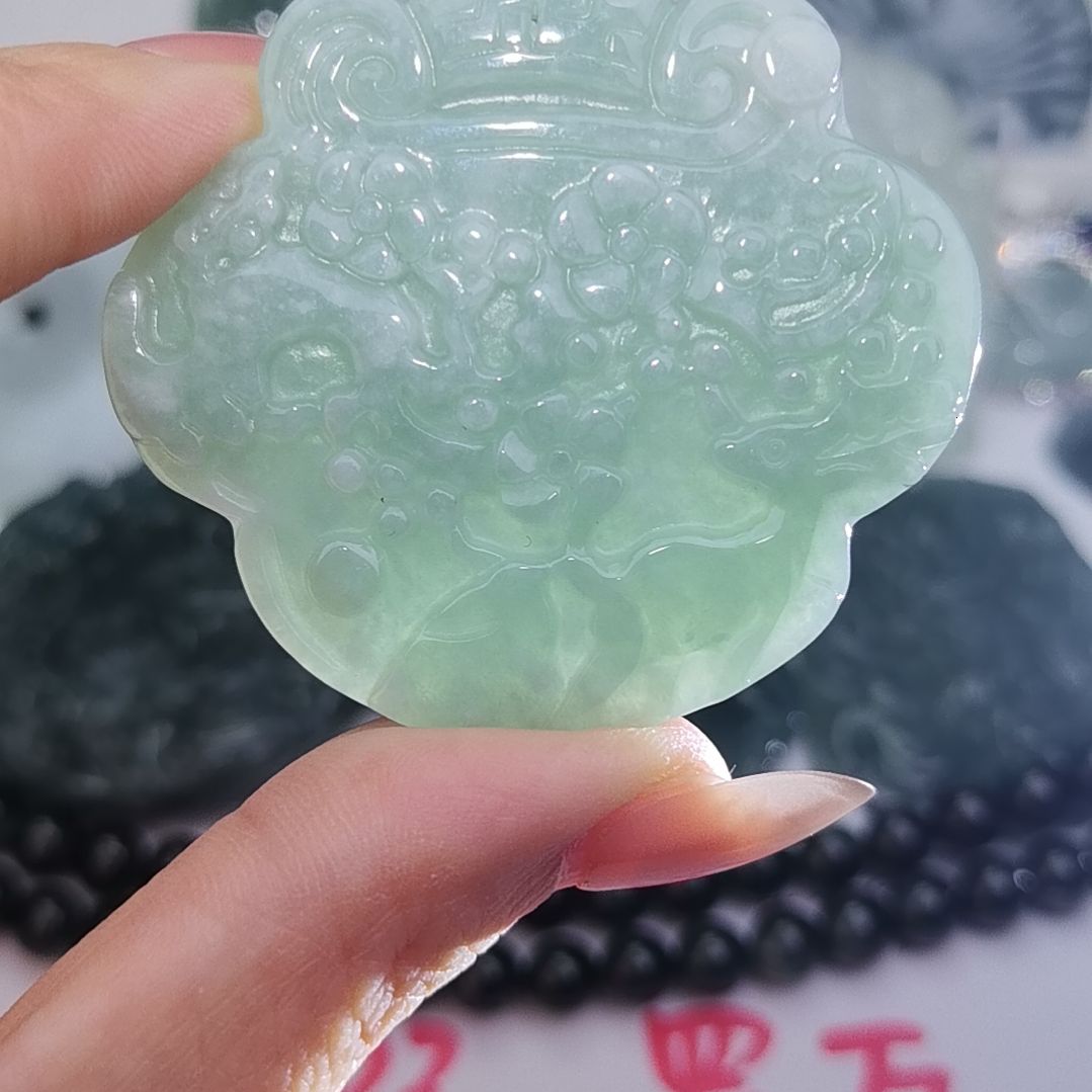 翡翠颈饰未镶嵌天然的A货翡翠多样性发货