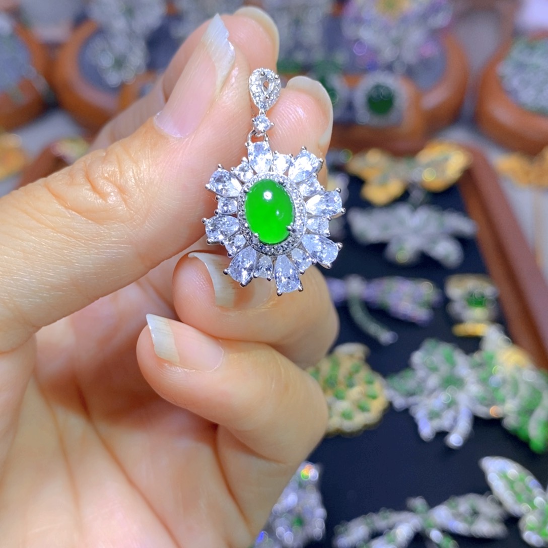 翡翠颈饰银S925镶嵌天然翡翠