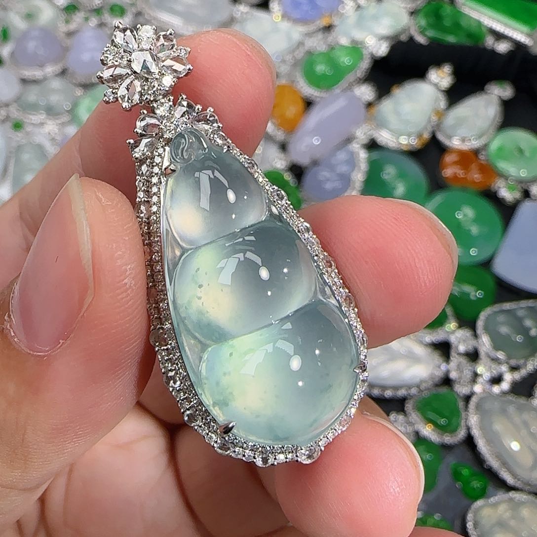 翡翠颈饰18K金镶嵌天然翡翠