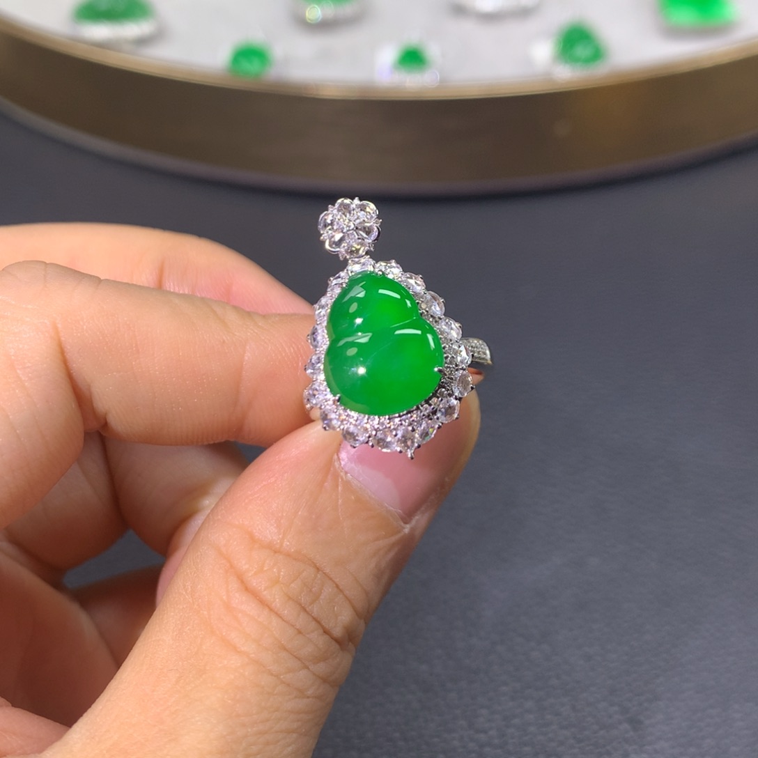 翡翠戒指18K金镶嵌翡翠