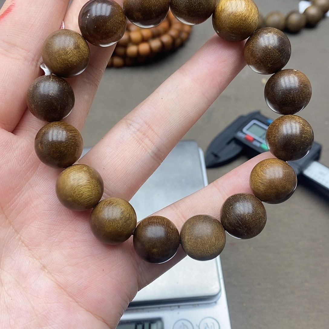 沉香沉香碎屑越南野生富森红土132号