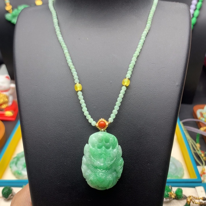 翡翠未镶嵌颈饰翡翠龙牌