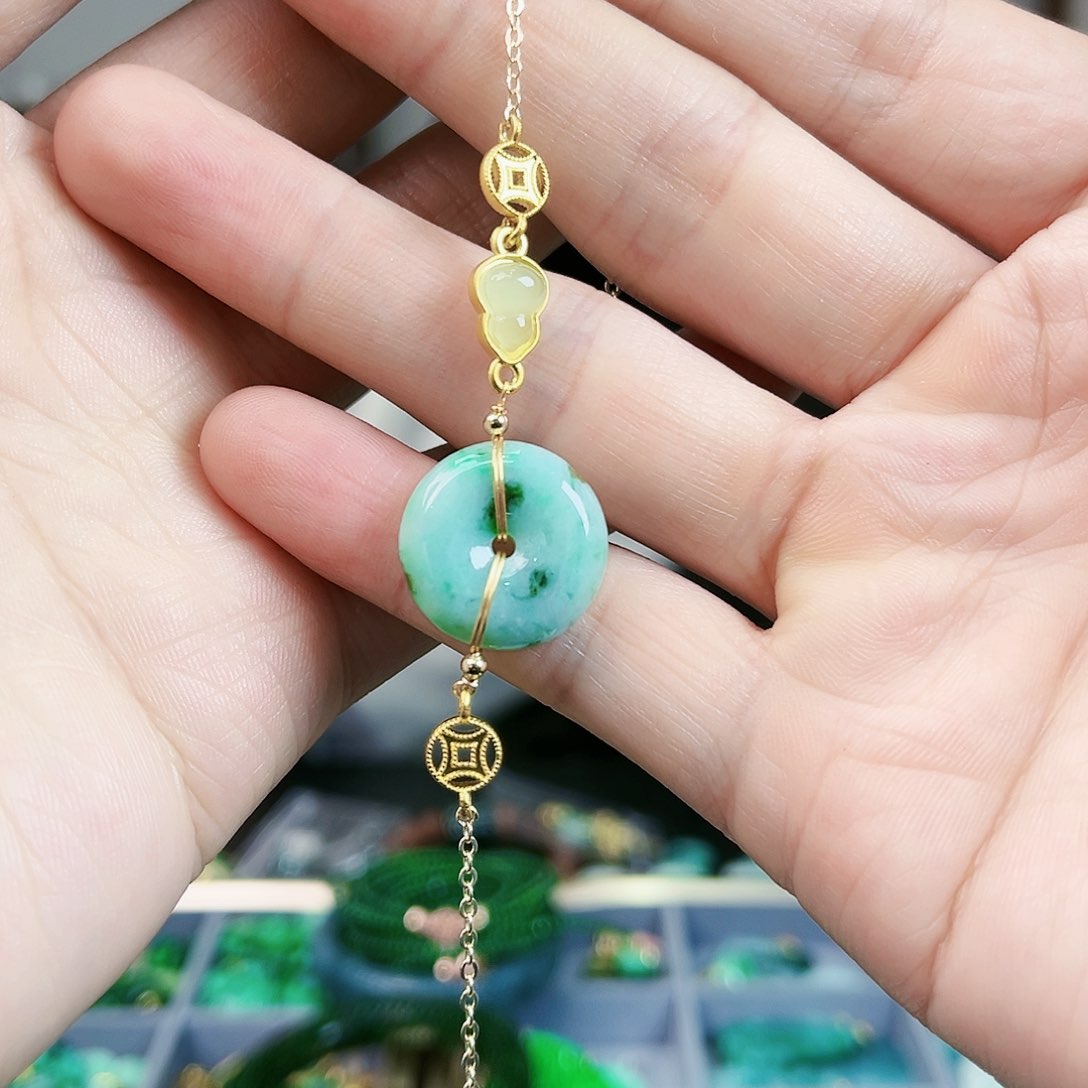 翡翠颈饰未镶嵌手链多样性