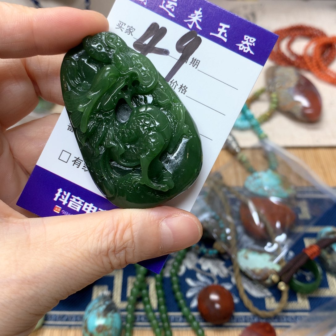 红***牛颈饰未镶嵌和田玉（碧玉）