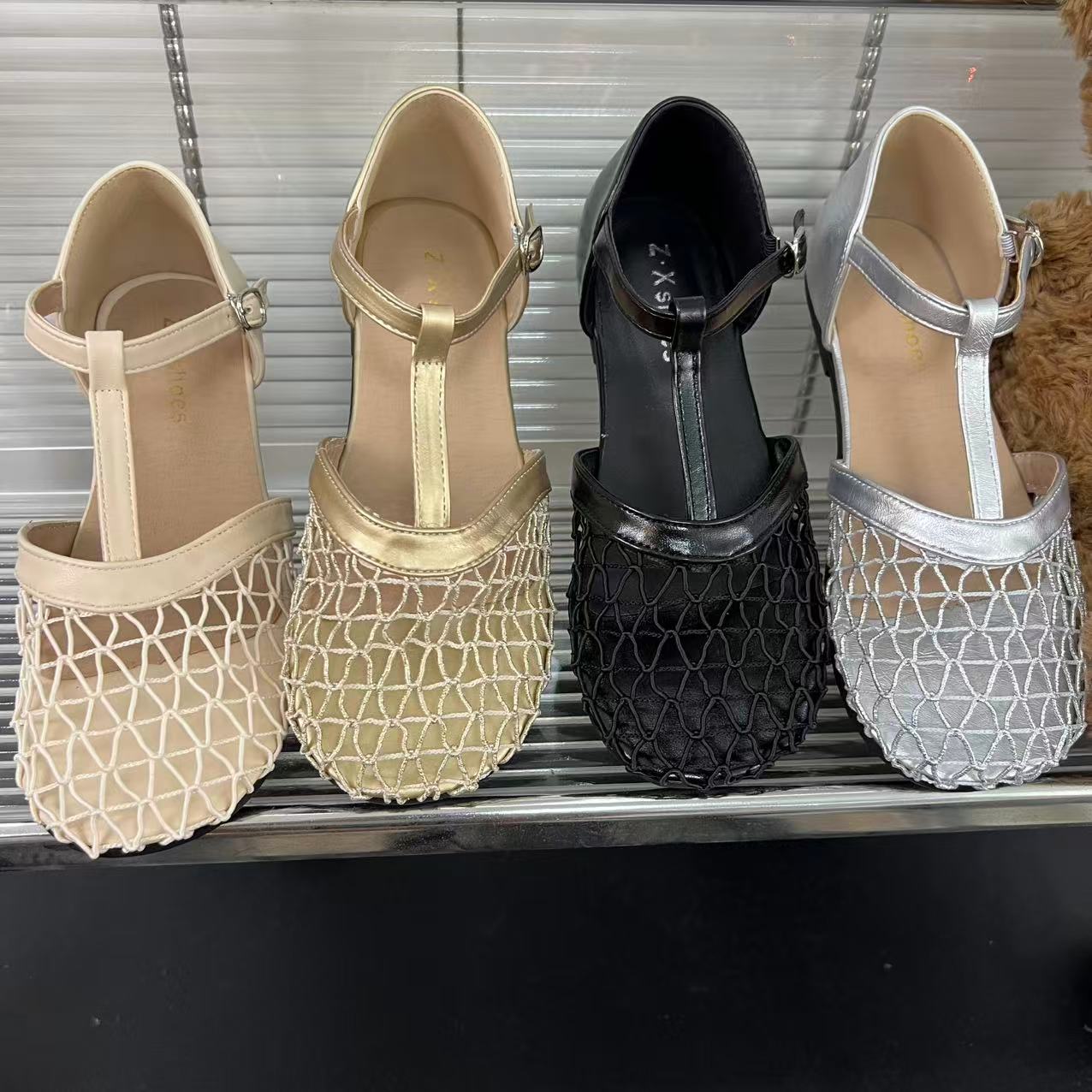 2025夏季新款平底镂空软底透气包头罗马凉鞋女时装凉鞋编织舒适