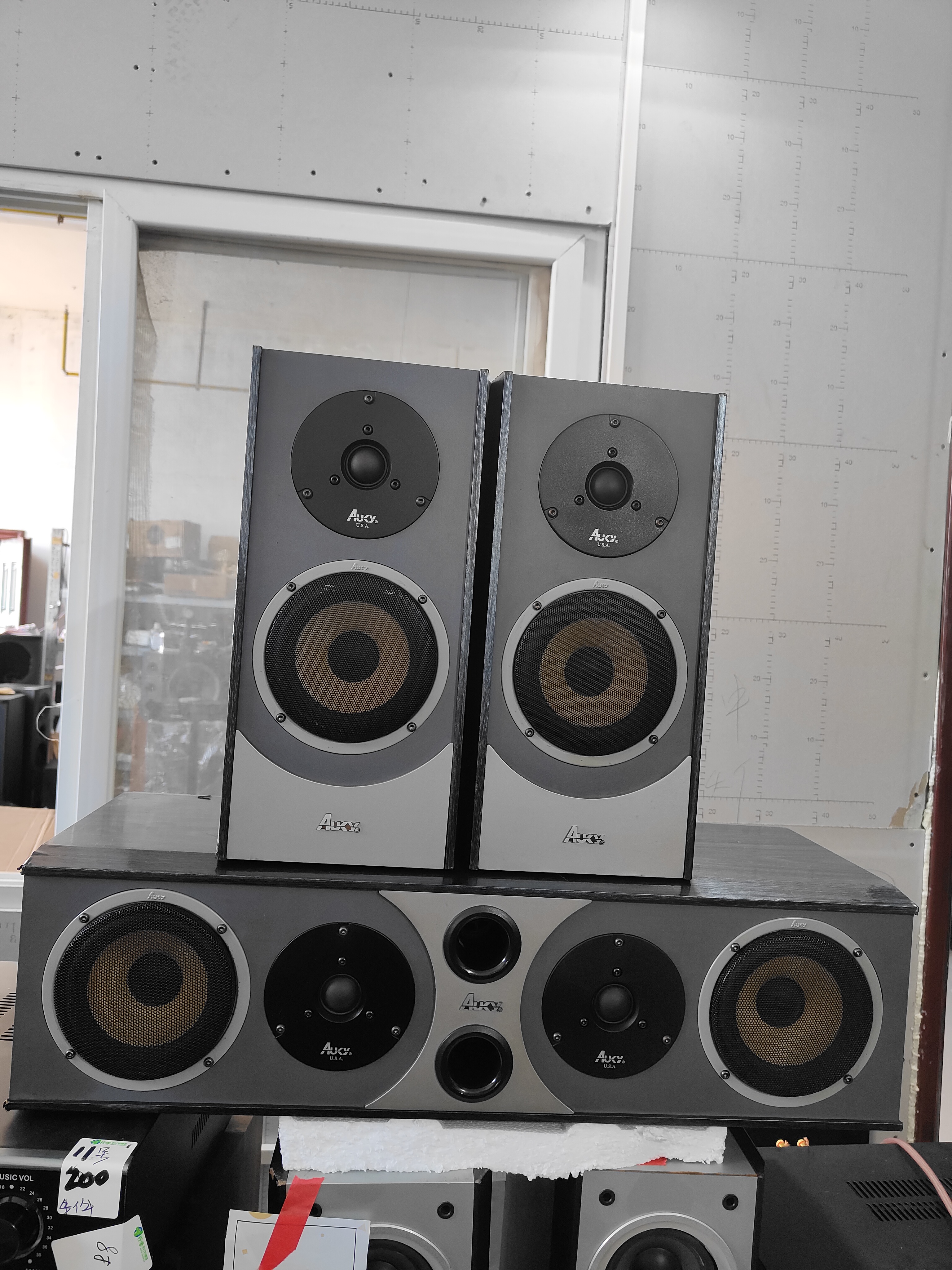 8新  不包邮，运费到付，音响三只