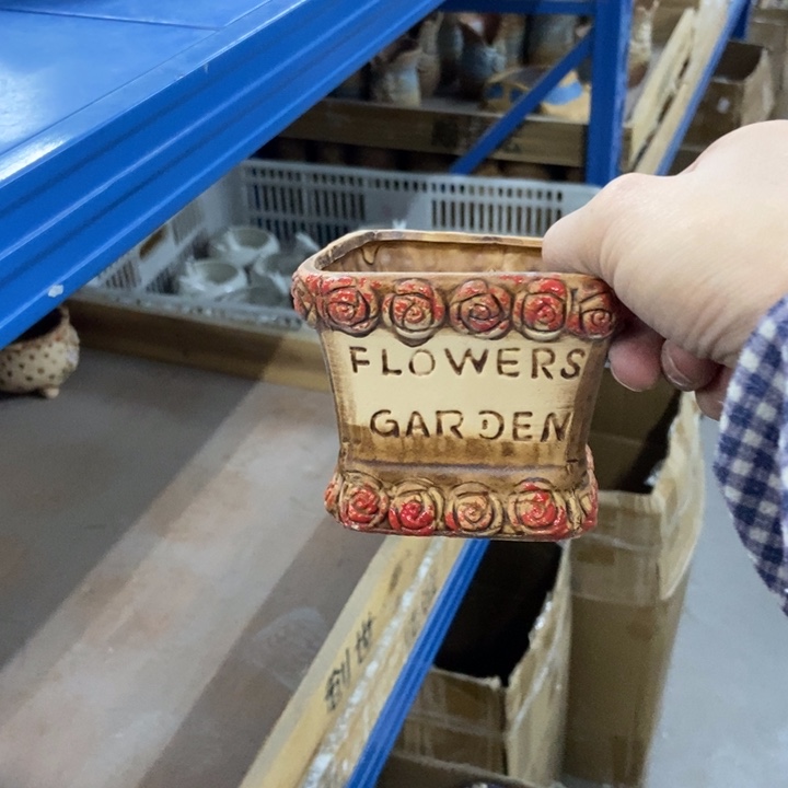 陶瓷花盆单场满9.9发9*8.5瑕疵