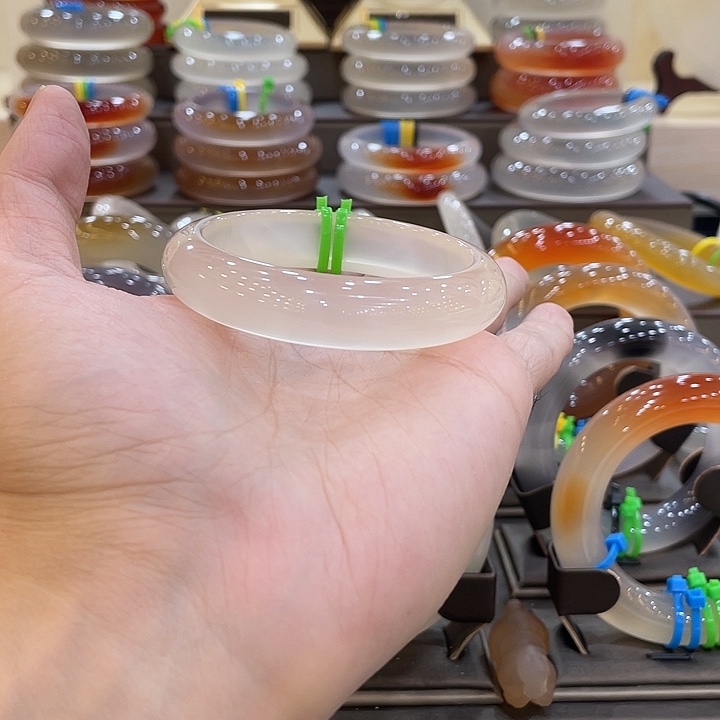 野***柳玛瑙/玉髓未镶嵌手镯