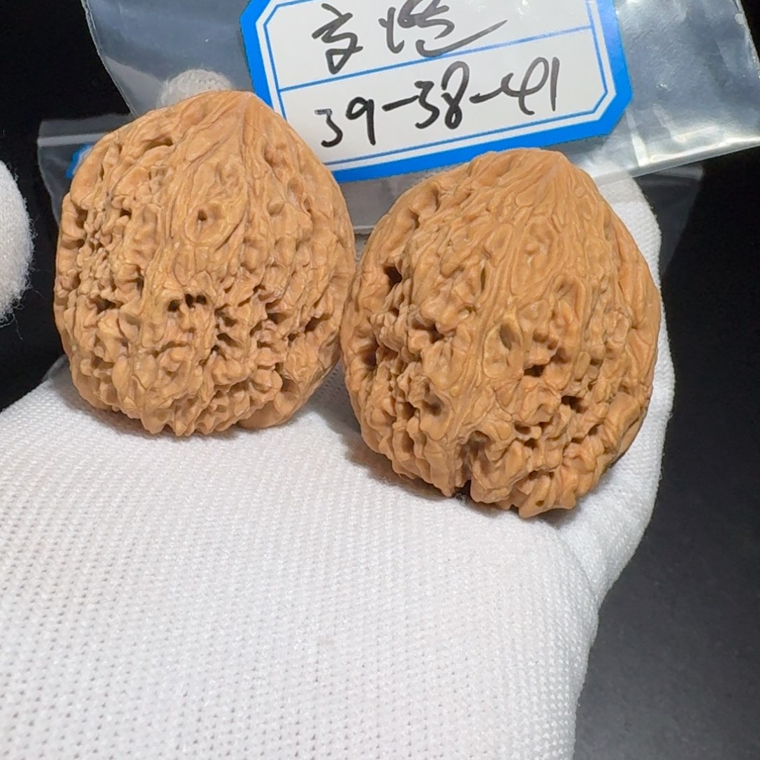文玩核桃把件无***绪7号南疆黄色差