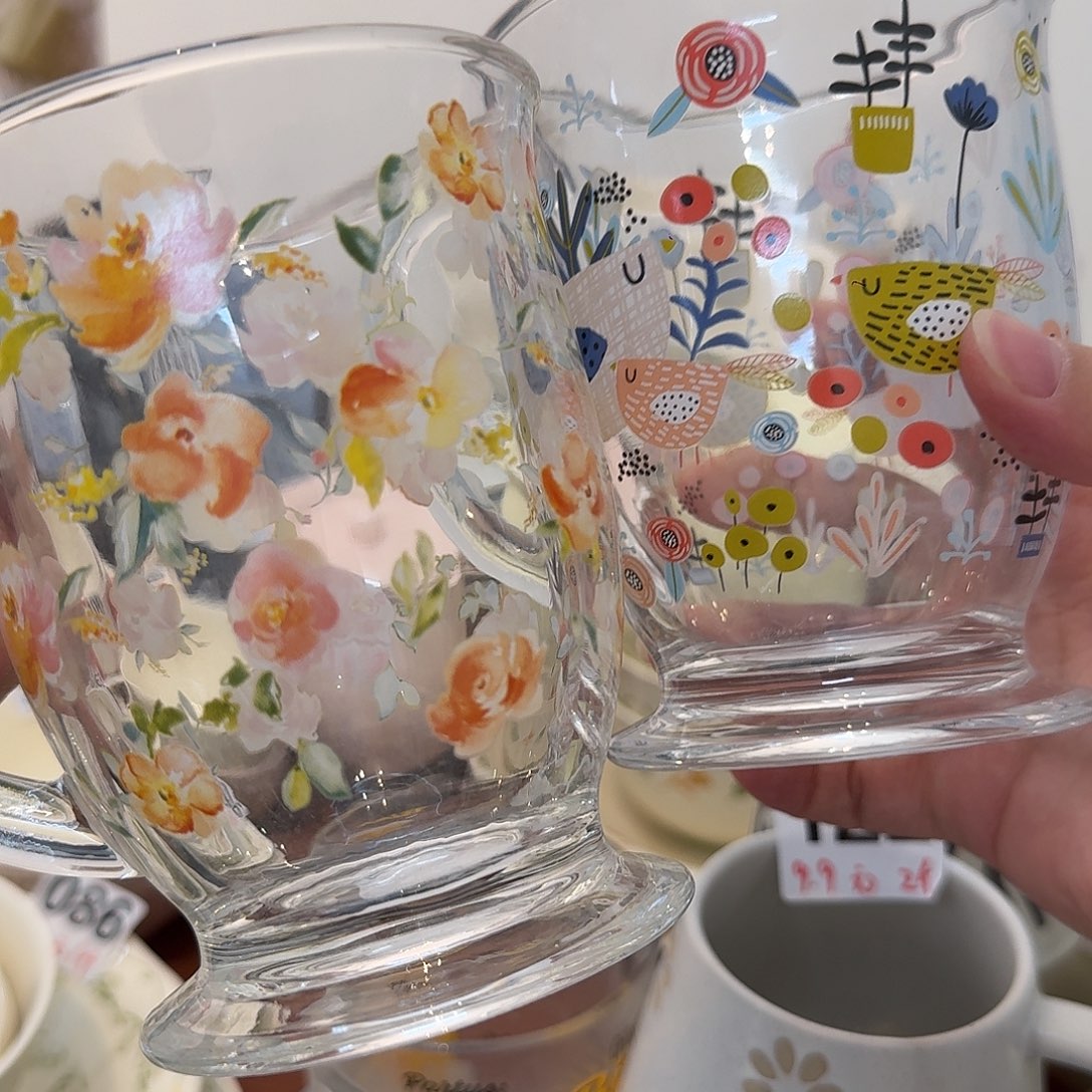 红色花，小鸟图案带把手玻璃杯各1