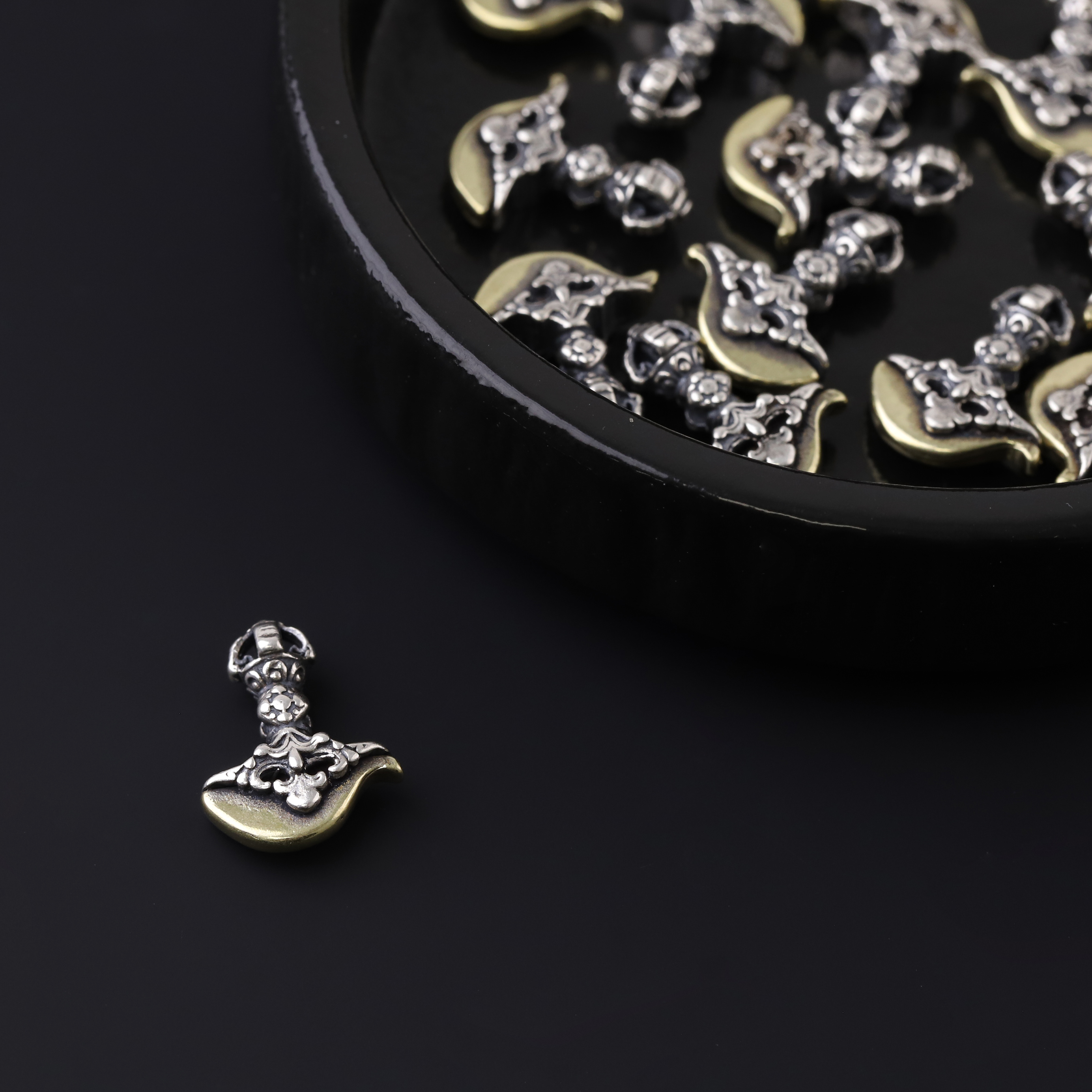 S8411 银钺刀（刀是铜的）侧挂文玩把件DIY配件