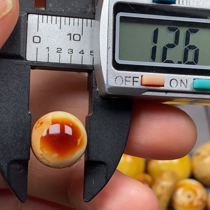 琥珀颈饰未镶嵌圆珠