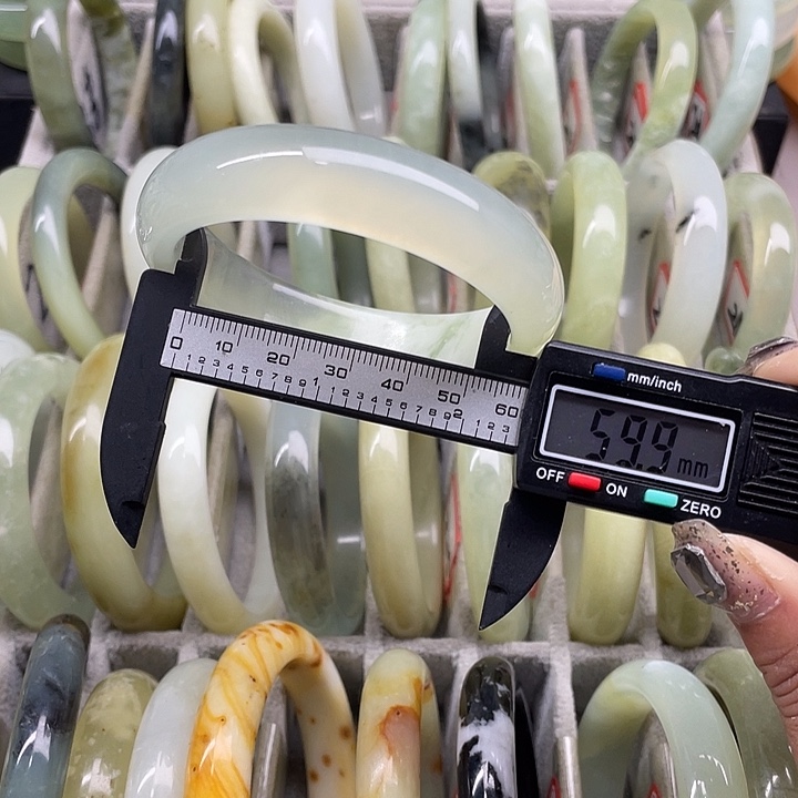 蛇纹石玉未镶嵌手镯217