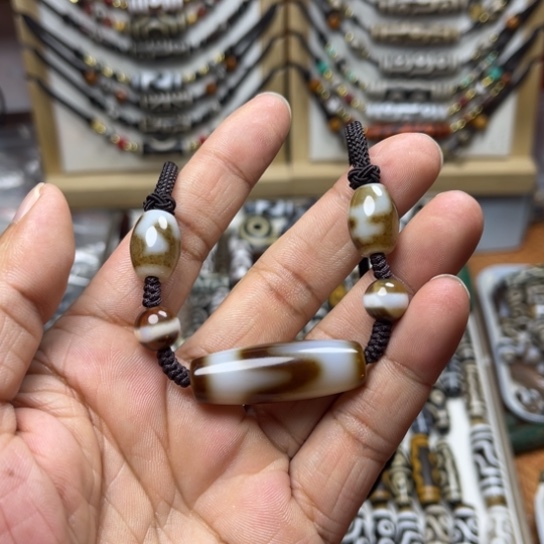 幸***活玛瑙/玉髓未镶嵌颈饰