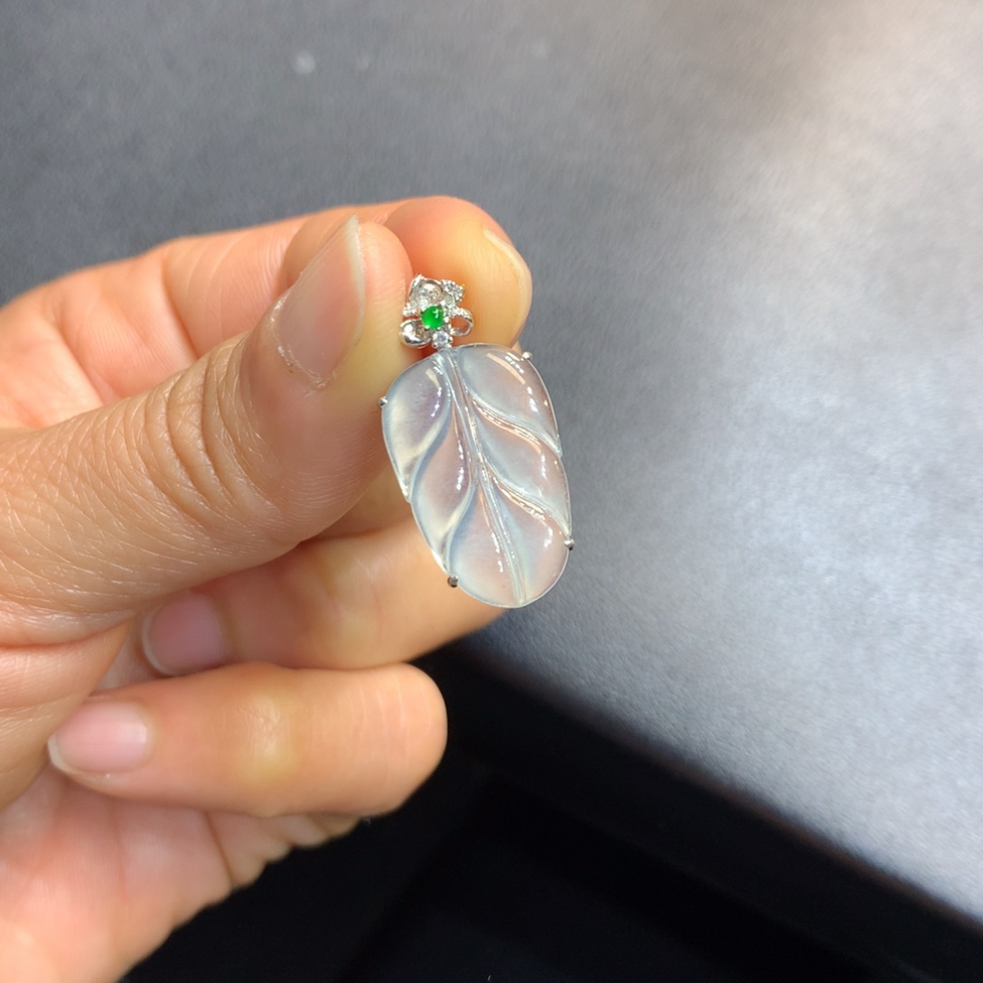 翡翠吊坠(不含链)18K金镶嵌