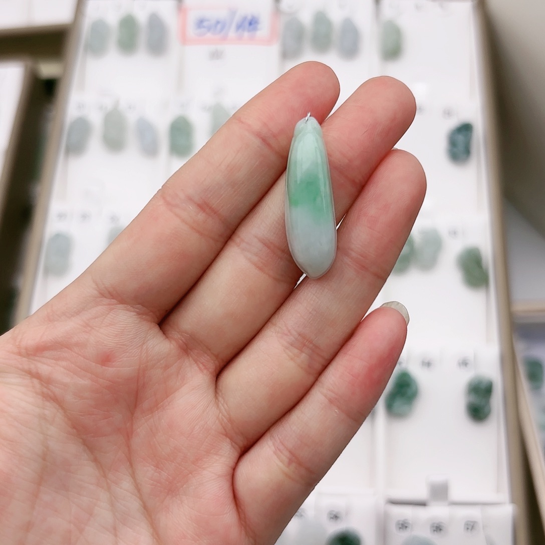 翡翠颈饰未镶嵌福瓜