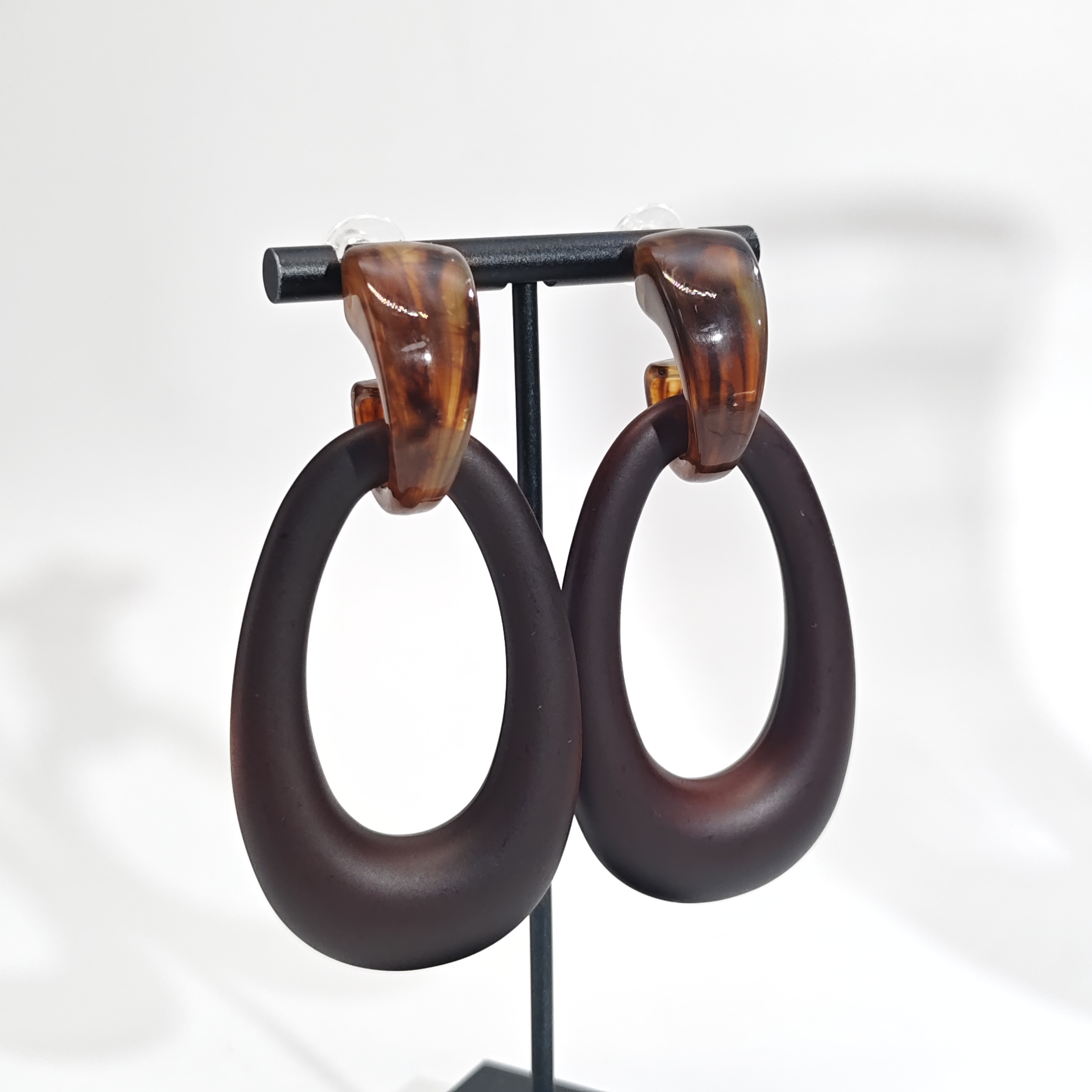 铜合金木质耳饰 07364复古设计椭圆镂空巧克力色独特个性耳环