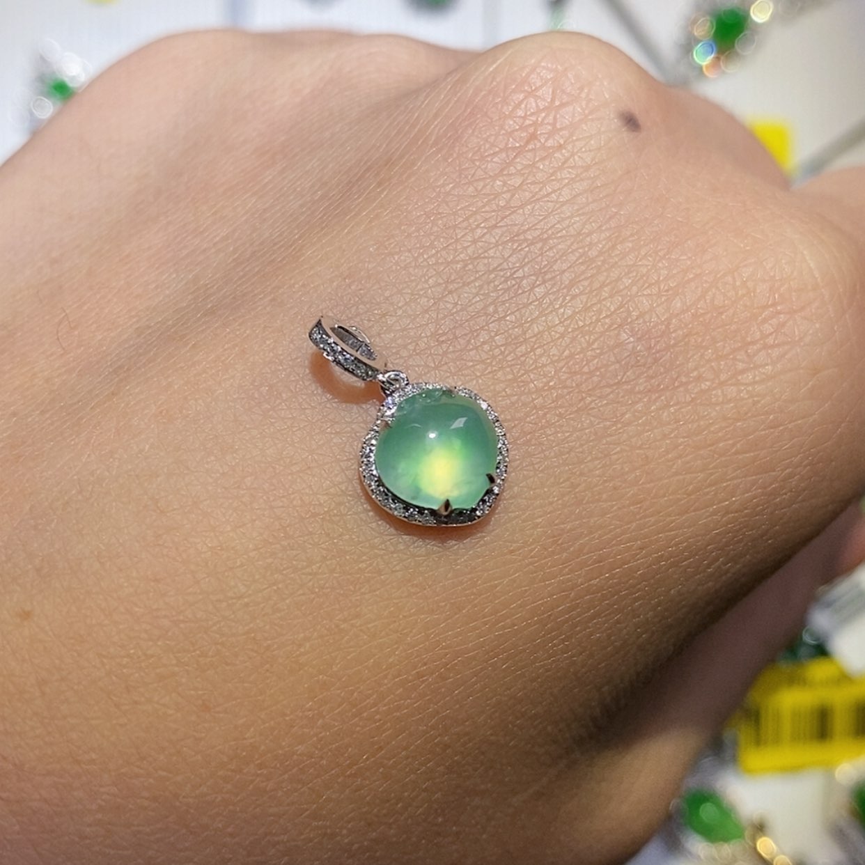 【闪购商品】翡翠18K金镶嵌颈饰吊坠