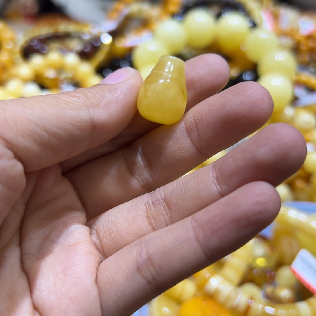 琥珀珠宝奇石未镶嵌