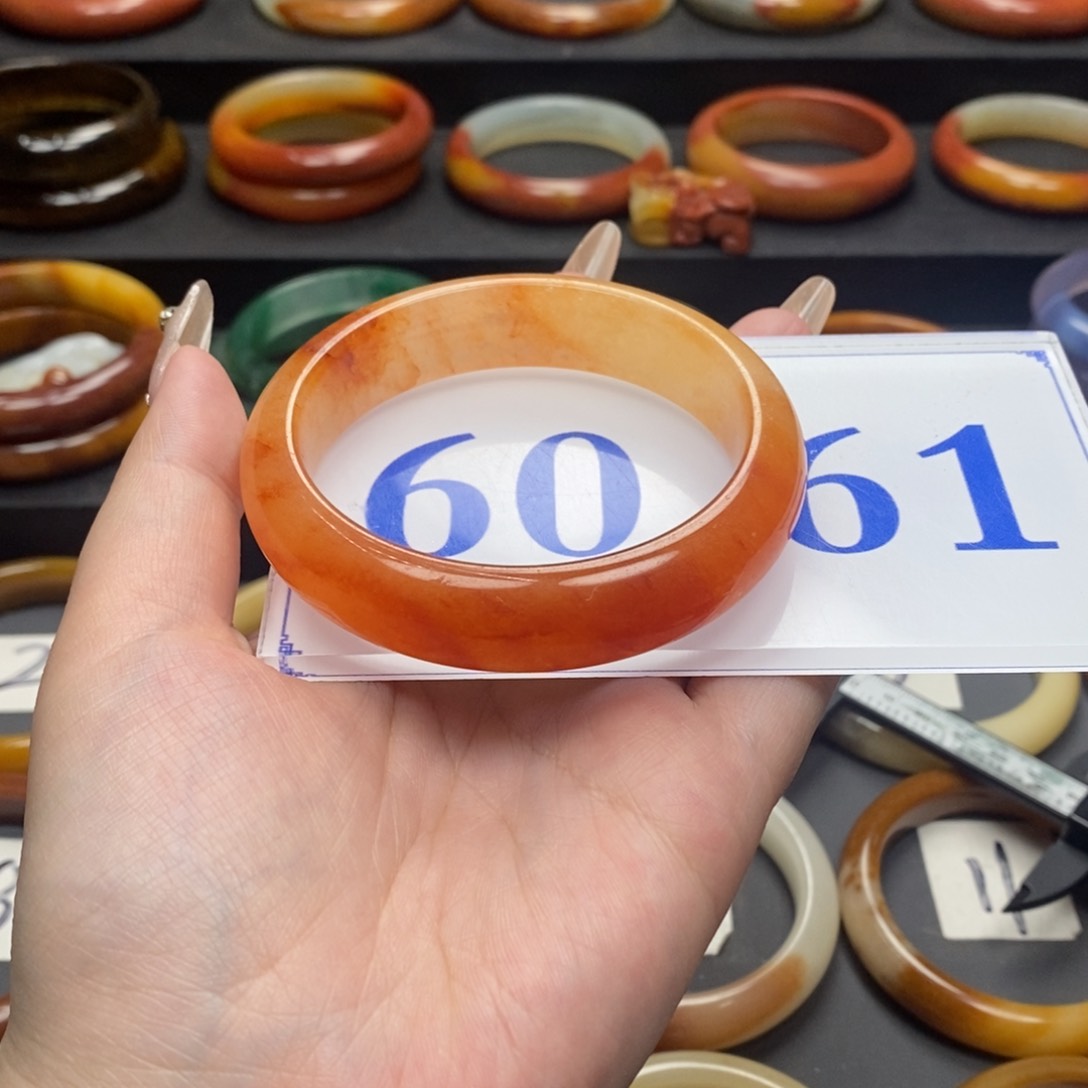 石英质玉（黄龙玉）手镯微瑕未镶嵌