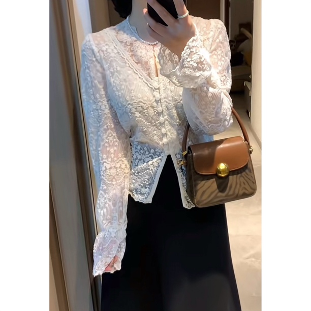 设计感蕾丝内搭绝美刺绣衬衫女叠穿长袖上衣