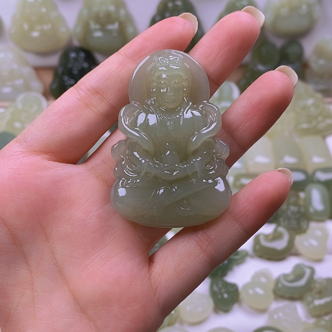 事***心和田玉未镶嵌颈饰