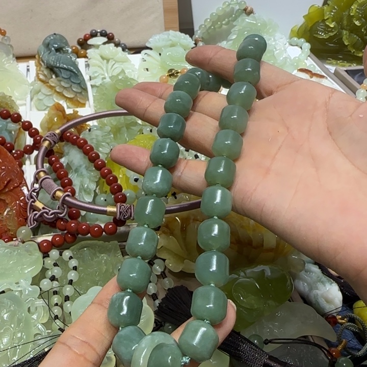 蛇纹石玉吊坠未镶嵌