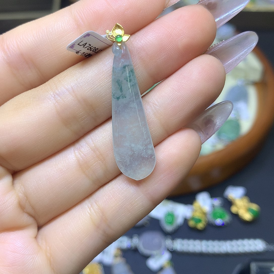 翡翠18K金镶嵌颈饰翡翠