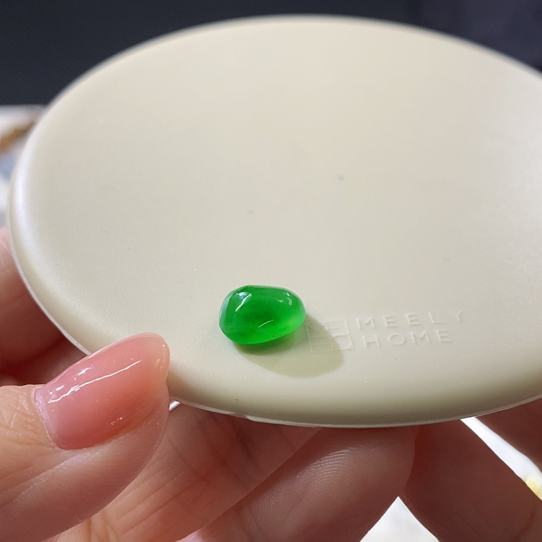 翡翠挂件未镶嵌随行