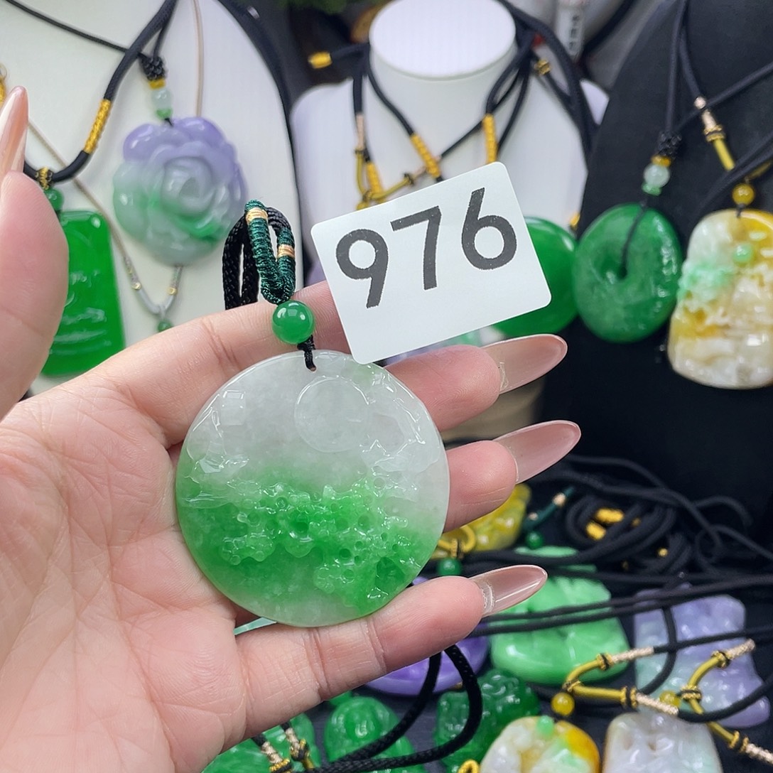 翡翠未镶嵌吊坠(赠链)