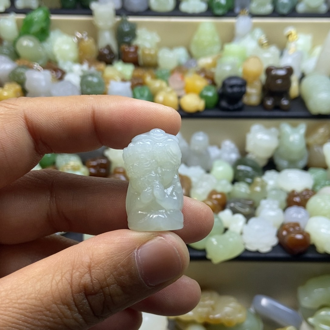 和田玉未镶嵌颈饰漩*