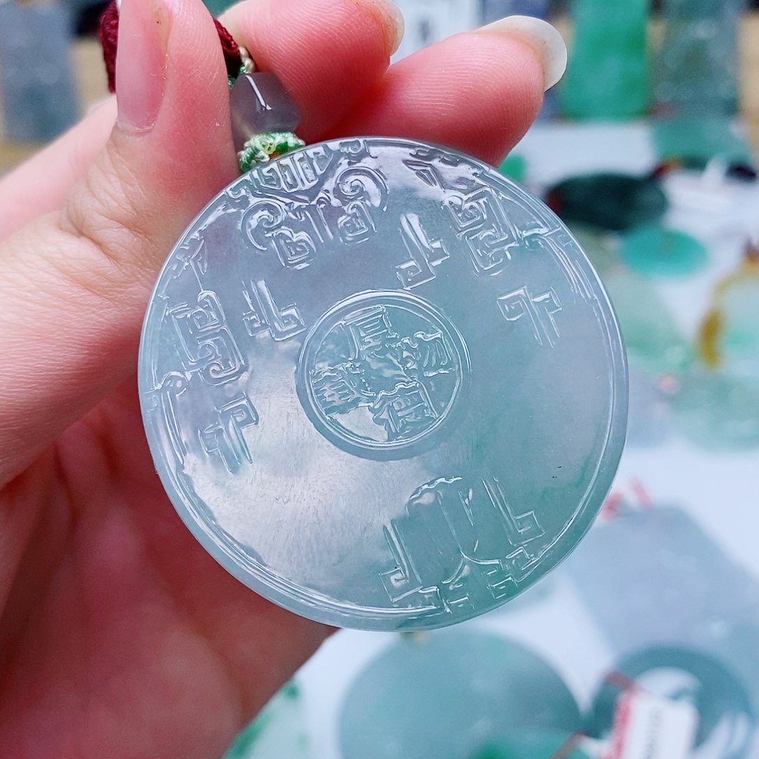 用***4翡翠未镶嵌颈饰翡翠