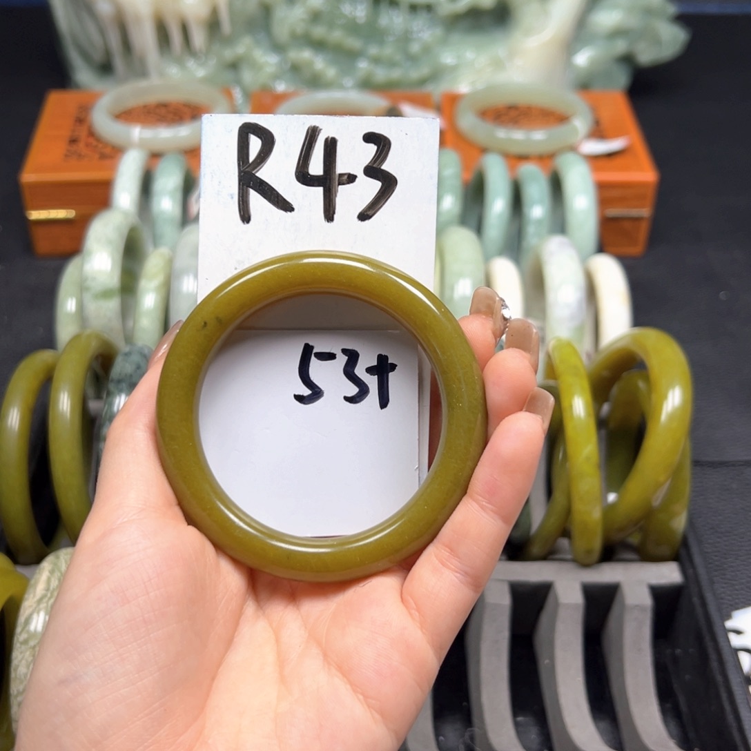 蛇纹石玉手镯未镶嵌