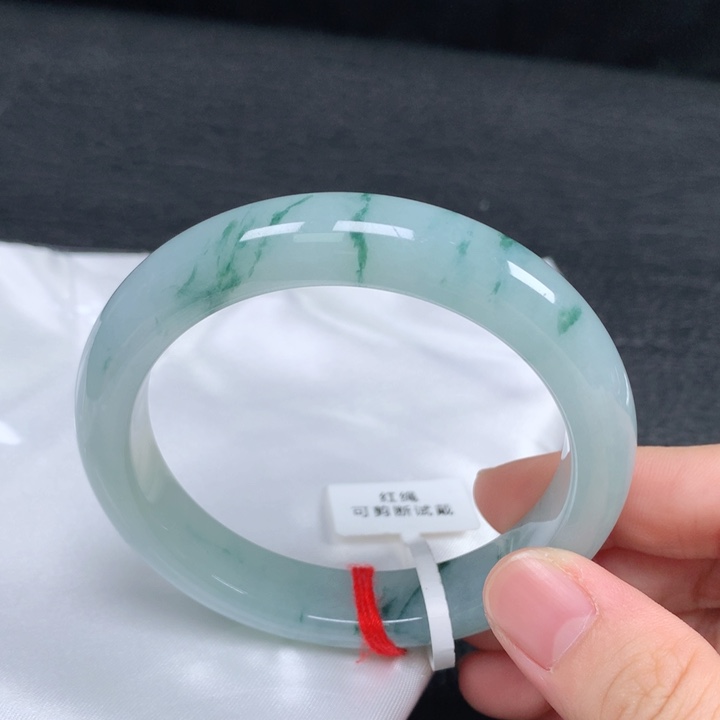 翡翠未镶嵌手镯  