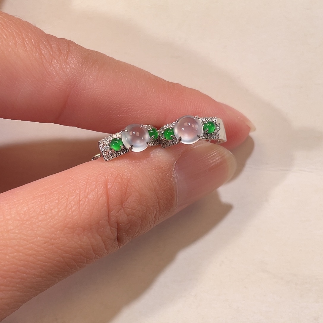 翡翠18K金镶嵌耳饰南非钻