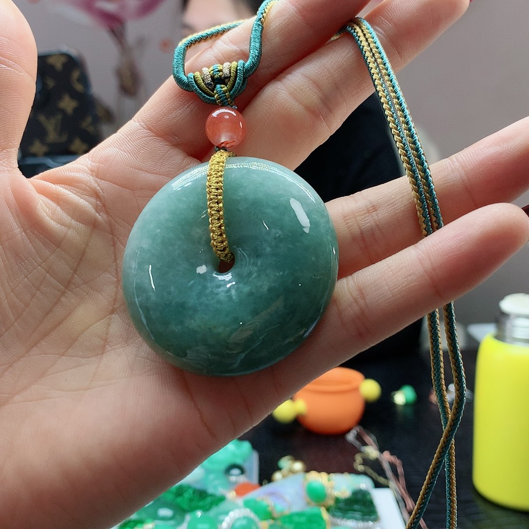 【闪购商品】翡翠吊坠(赠链)未镶嵌