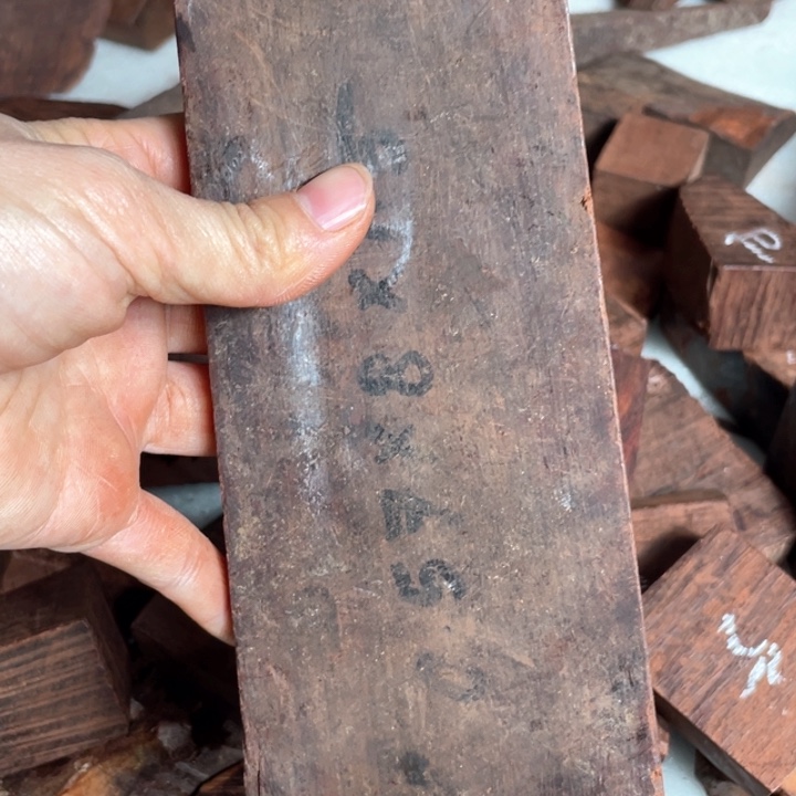 檀香紫檀（小叶紫檀）小*