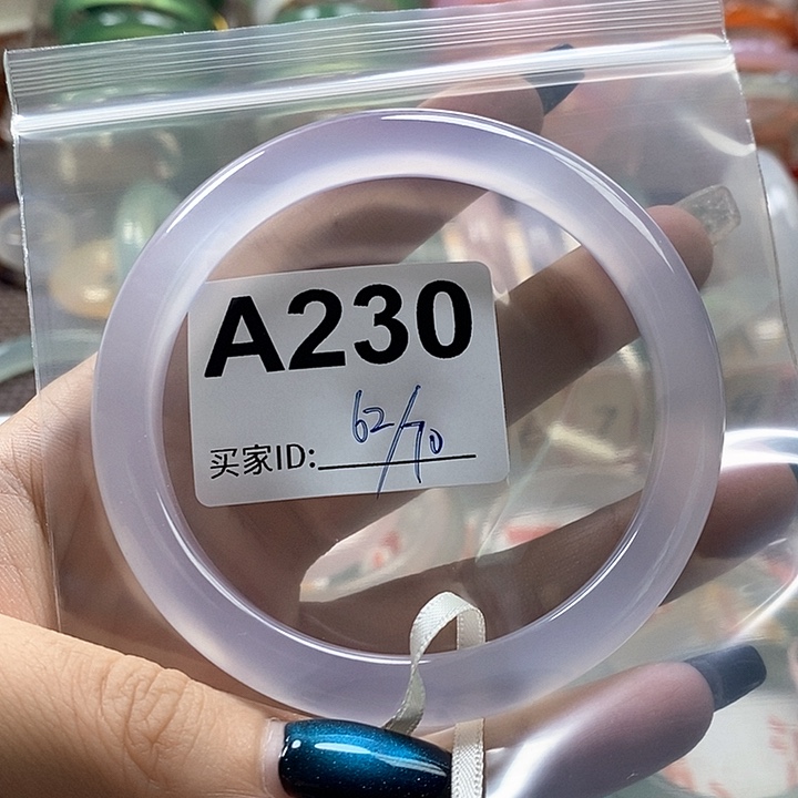 亓***.玛瑙/玉髓未镶嵌手镯