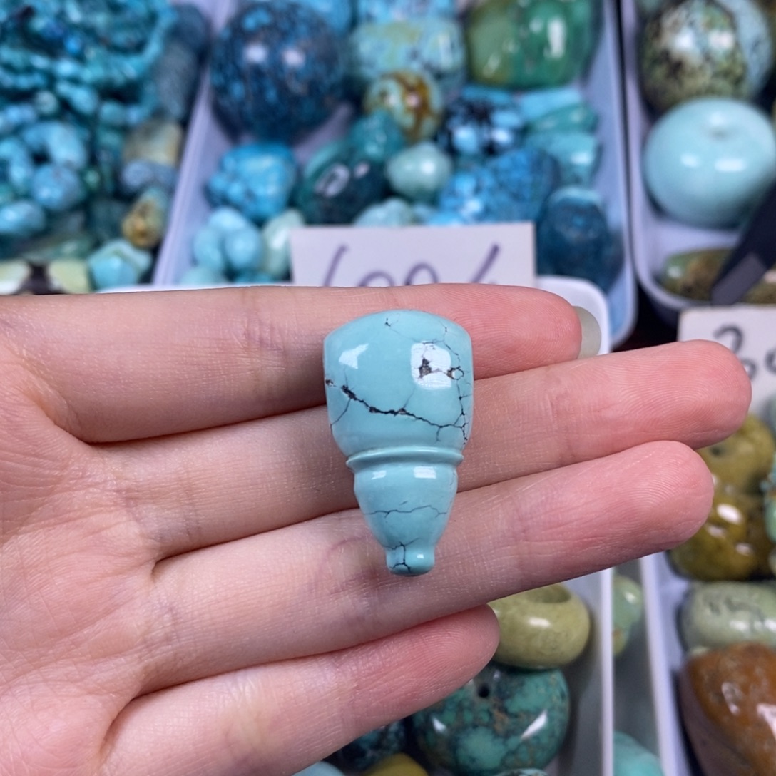 绿松石未镶嵌颈饰