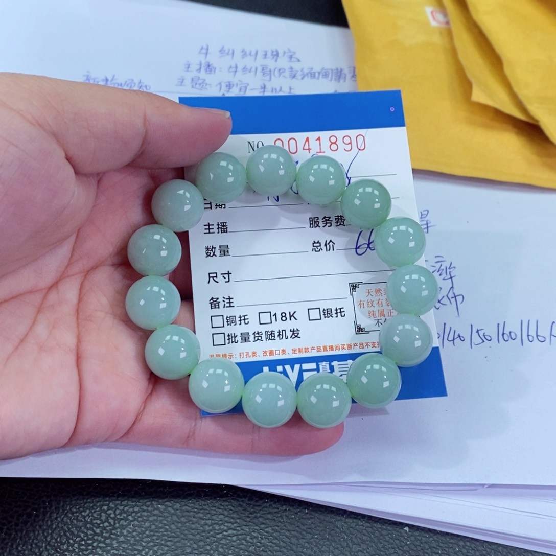 翡翠颈饰未镶嵌戴