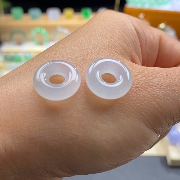 翡翠颈饰未镶嵌翡翠冰甜甜圈1对