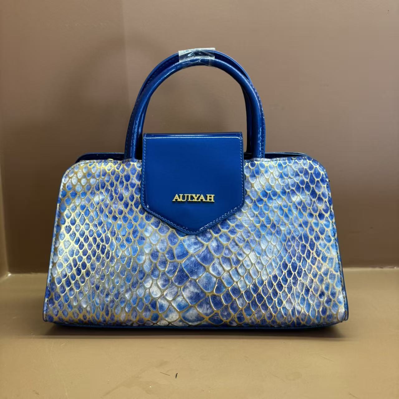 【糖糖福利】单肩款鳄鱼纹复古风扣式单肩包女士小众炫彩气质镭射