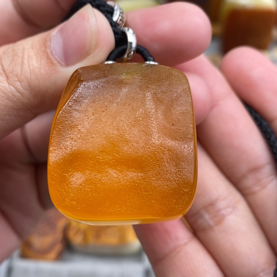 琥珀吊坠(赠链)未镶嵌