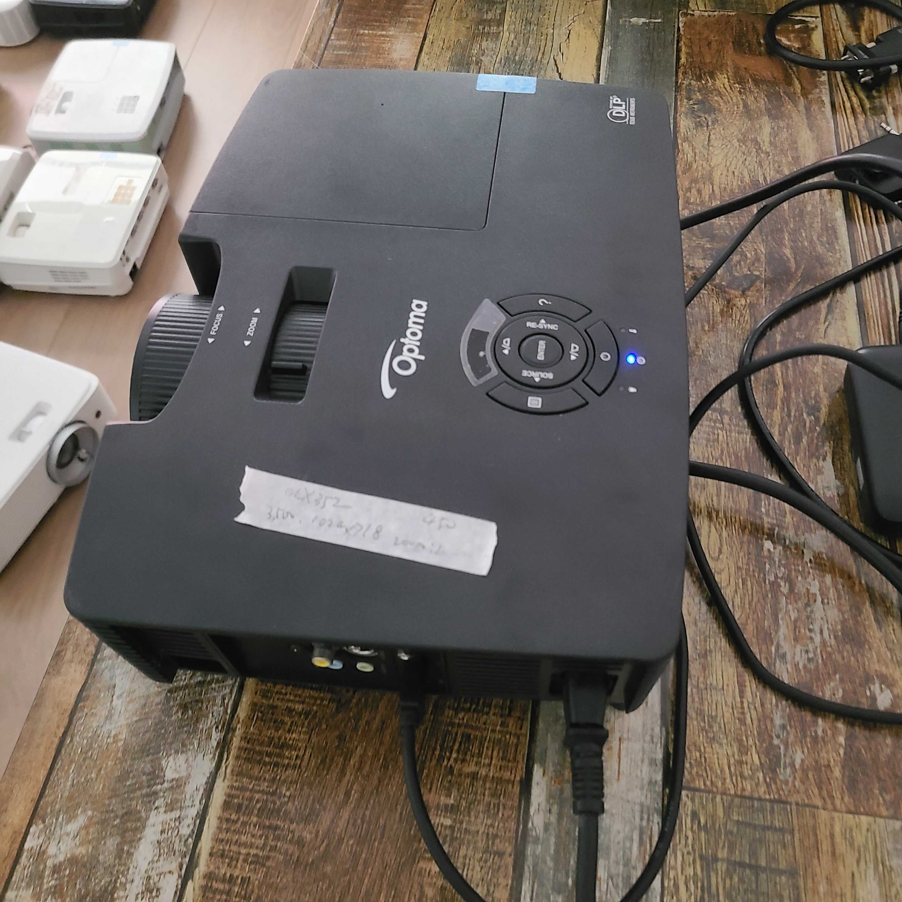 9新  奥图码，3500流明，特价机，运费到付