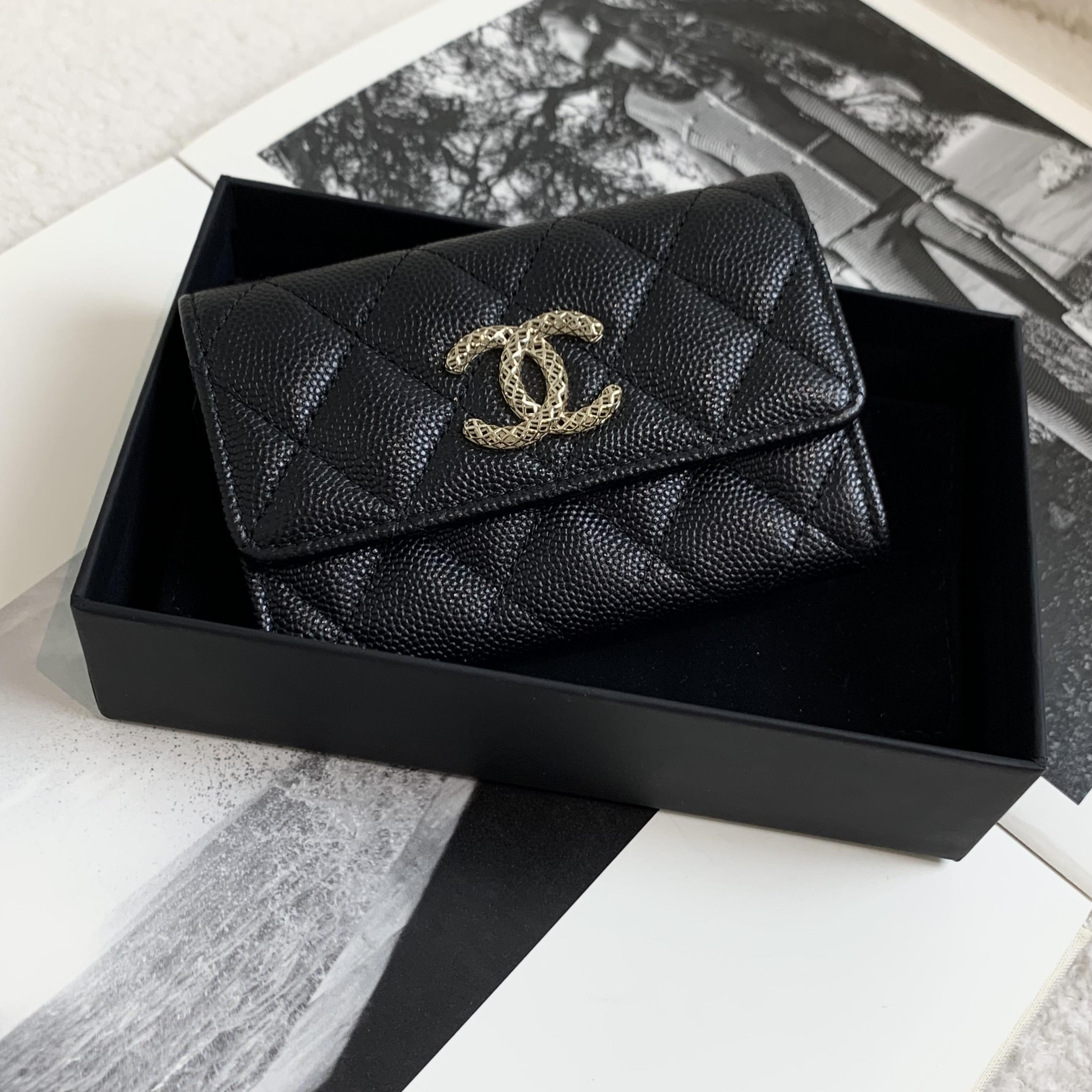 99新 Chanel/香奈儿 壹臻/ 23P黑金牛镂空双C卡包/12期/71790609