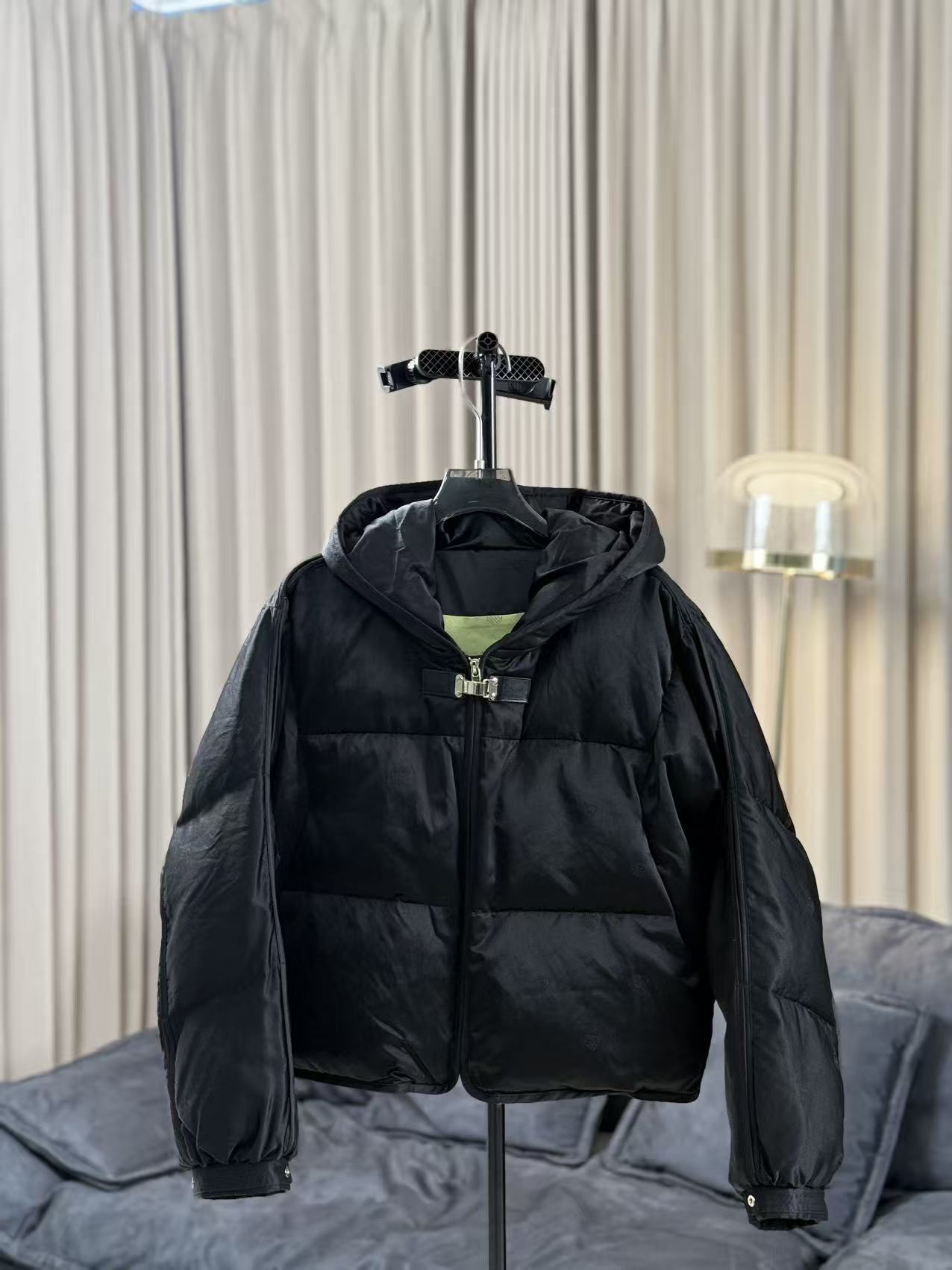 【柳青女装】2025冬季新款连帽短款卡通印花鹅绒服G-2663